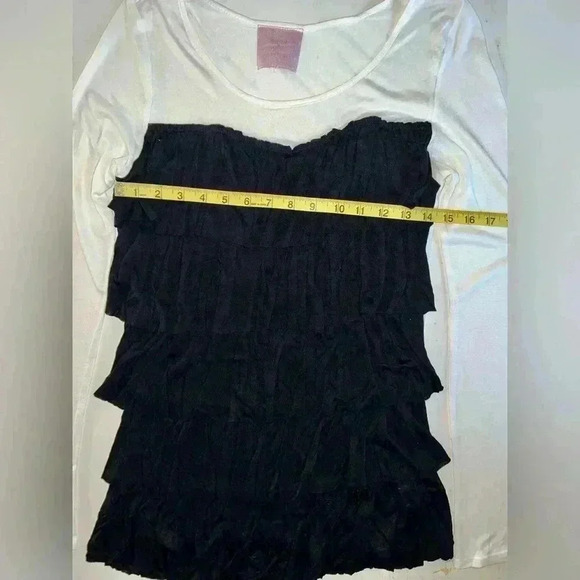 Cream long sleeve with black ruffle over top size medium - Picture 8 of 8